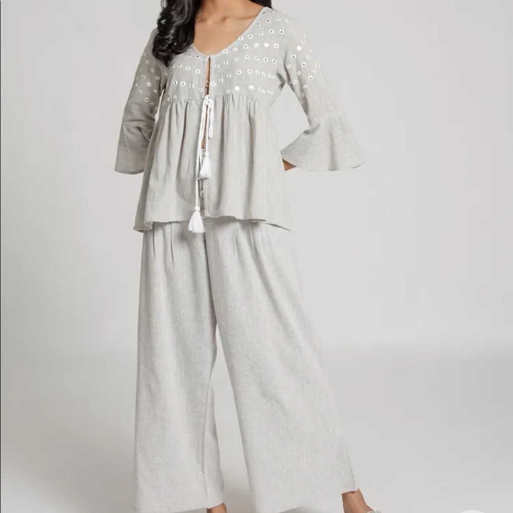 INDIA• chic top + pants set